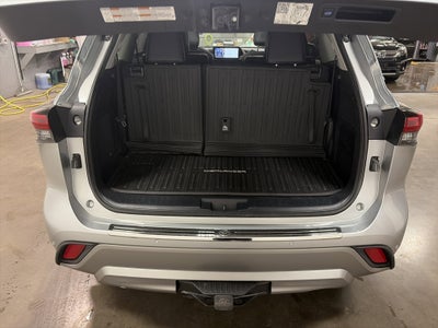 2022 Toyota Highlander Hybrid Platinum