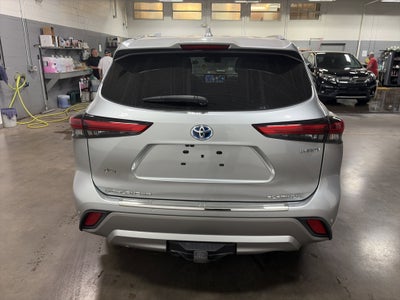 2022 Toyota Highlander Hybrid Platinum