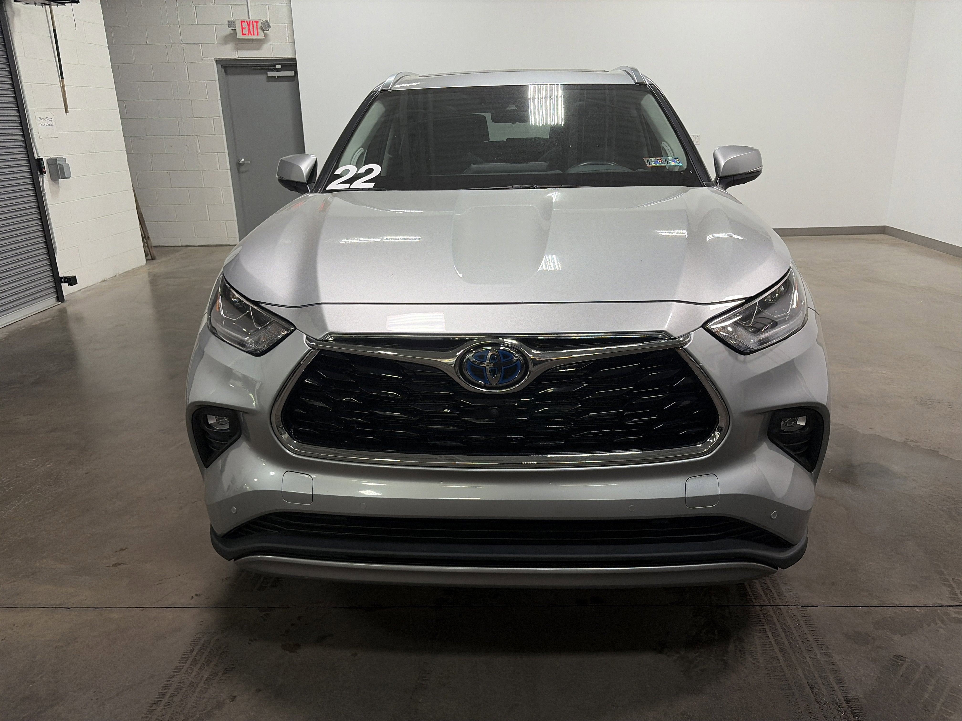 2022 Toyota Highlander Hybrid Platinum