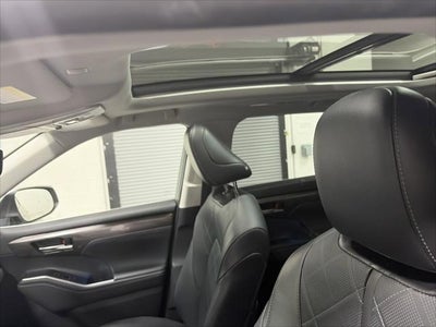 2022 Toyota Highlander Hybrid Platinum