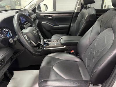 2022 Toyota Highlander Hybrid Platinum
