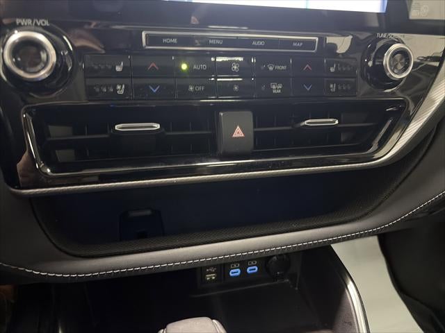 2022 Toyota Highlander Hybrid Platinum