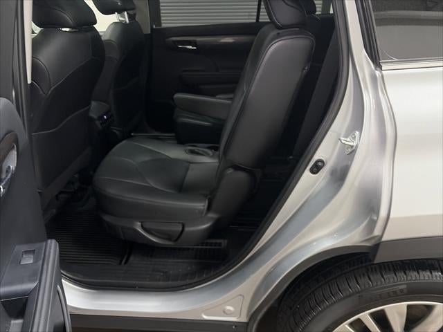 2022 Toyota Highlander Hybrid Platinum