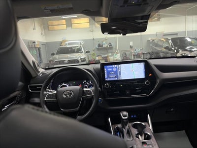 2022 Toyota Highlander Hybrid Platinum