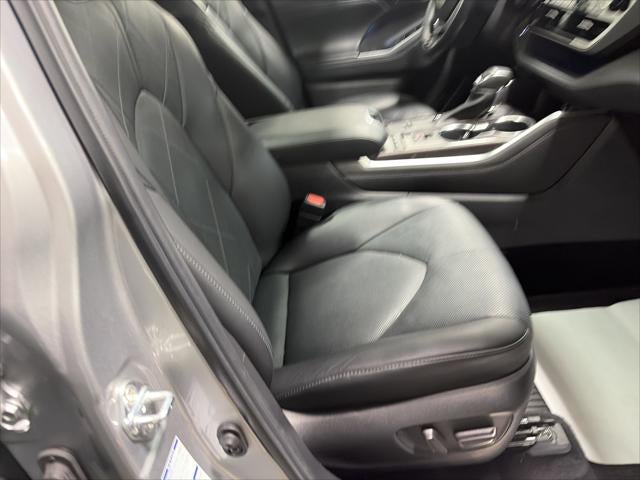 2022 Toyota Highlander Hybrid Platinum