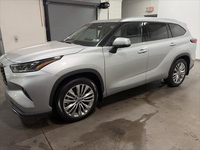 2022 Toyota Highlander Hybrid Platinum