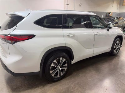 2022 Toyota Highlander Hybrid XLE