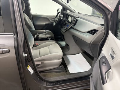 2017 Toyota Sienna LE