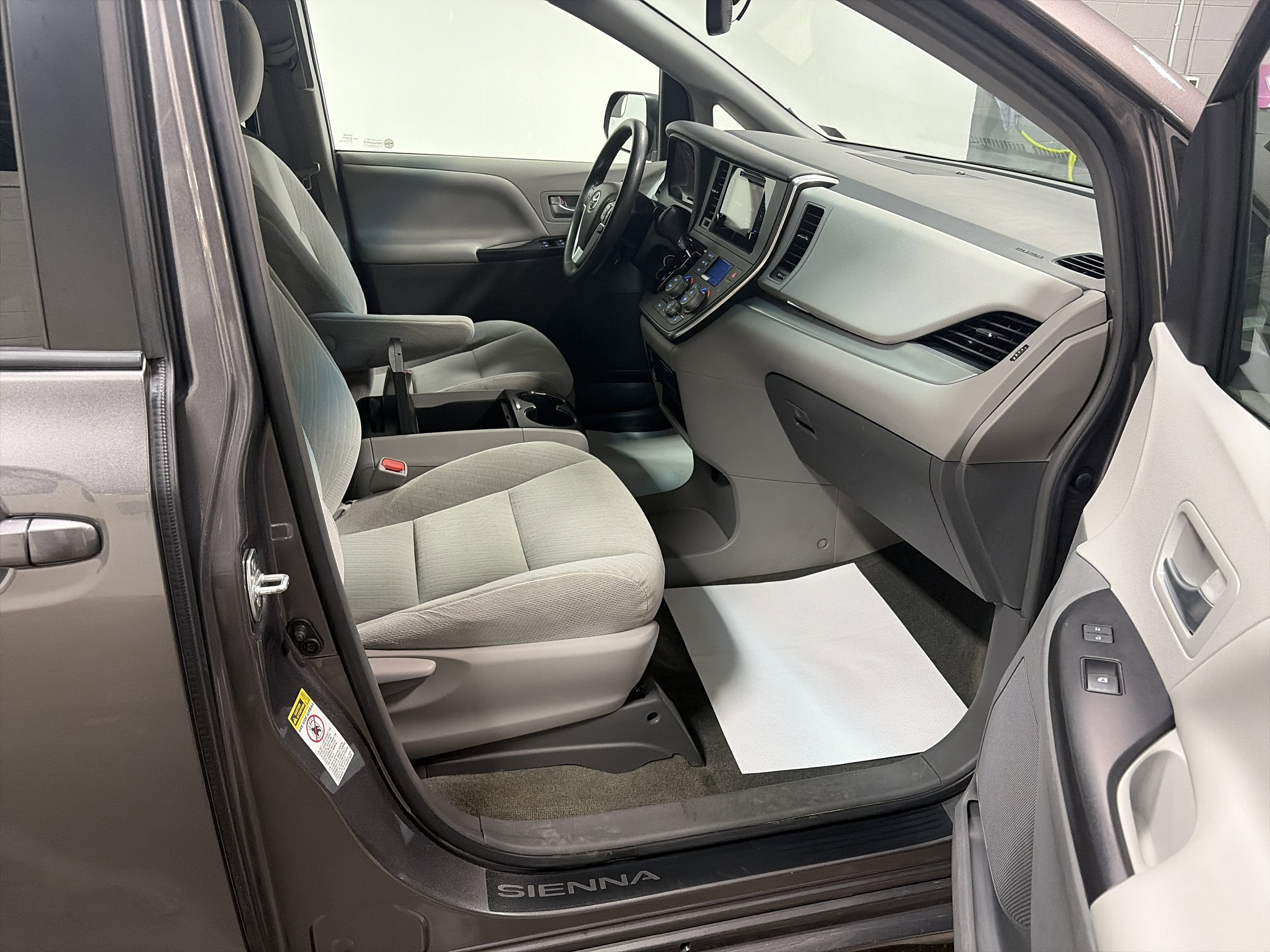 2017 Toyota Sienna LE