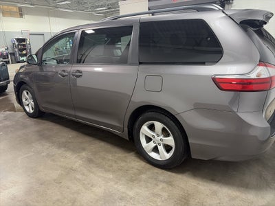 2017 Toyota Sienna LE