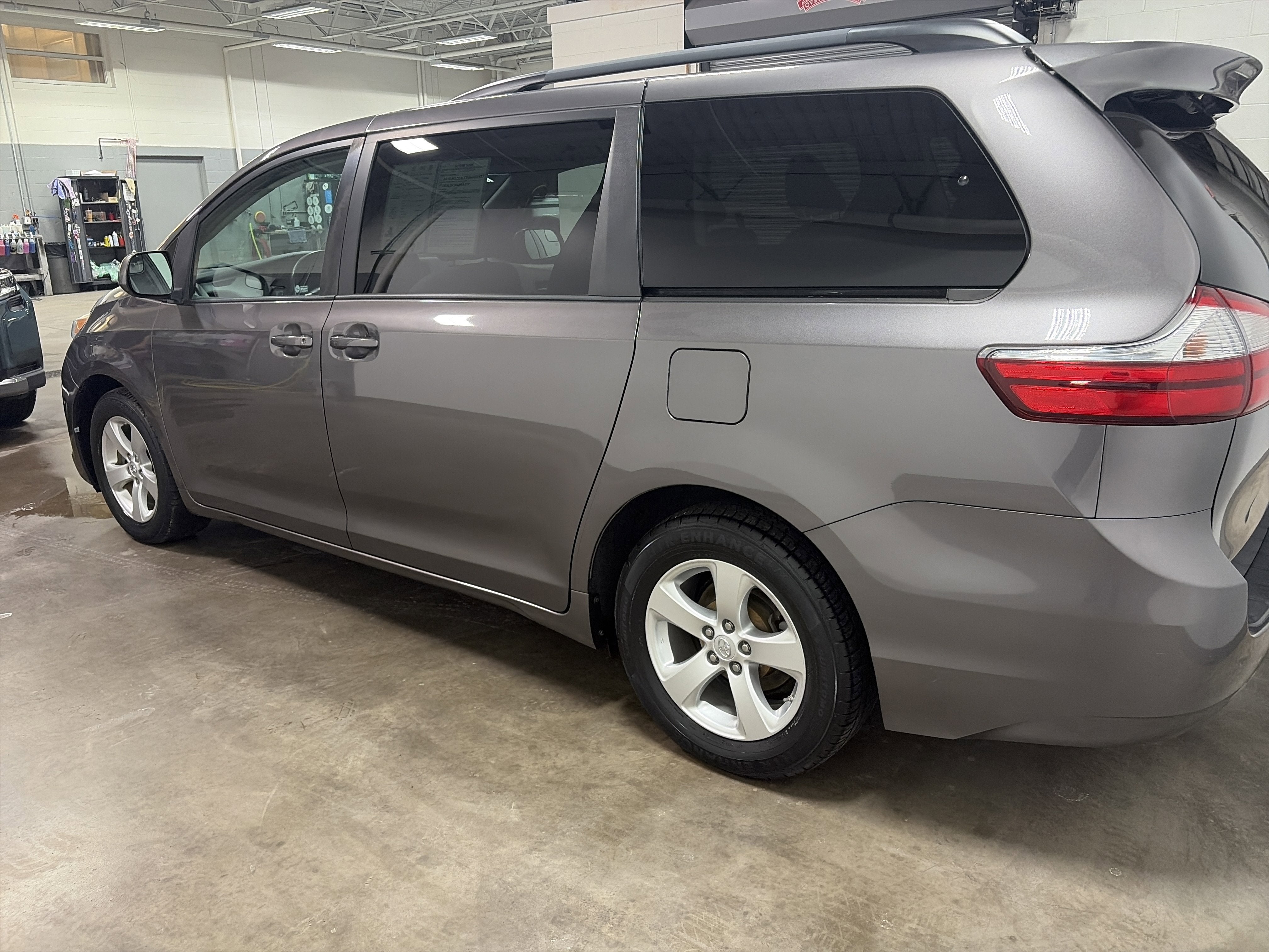 2017 Toyota Sienna LE