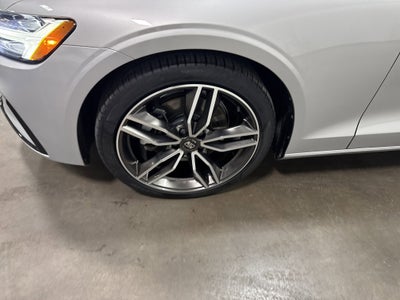 2024 Volvo S60 Core Dark Theme