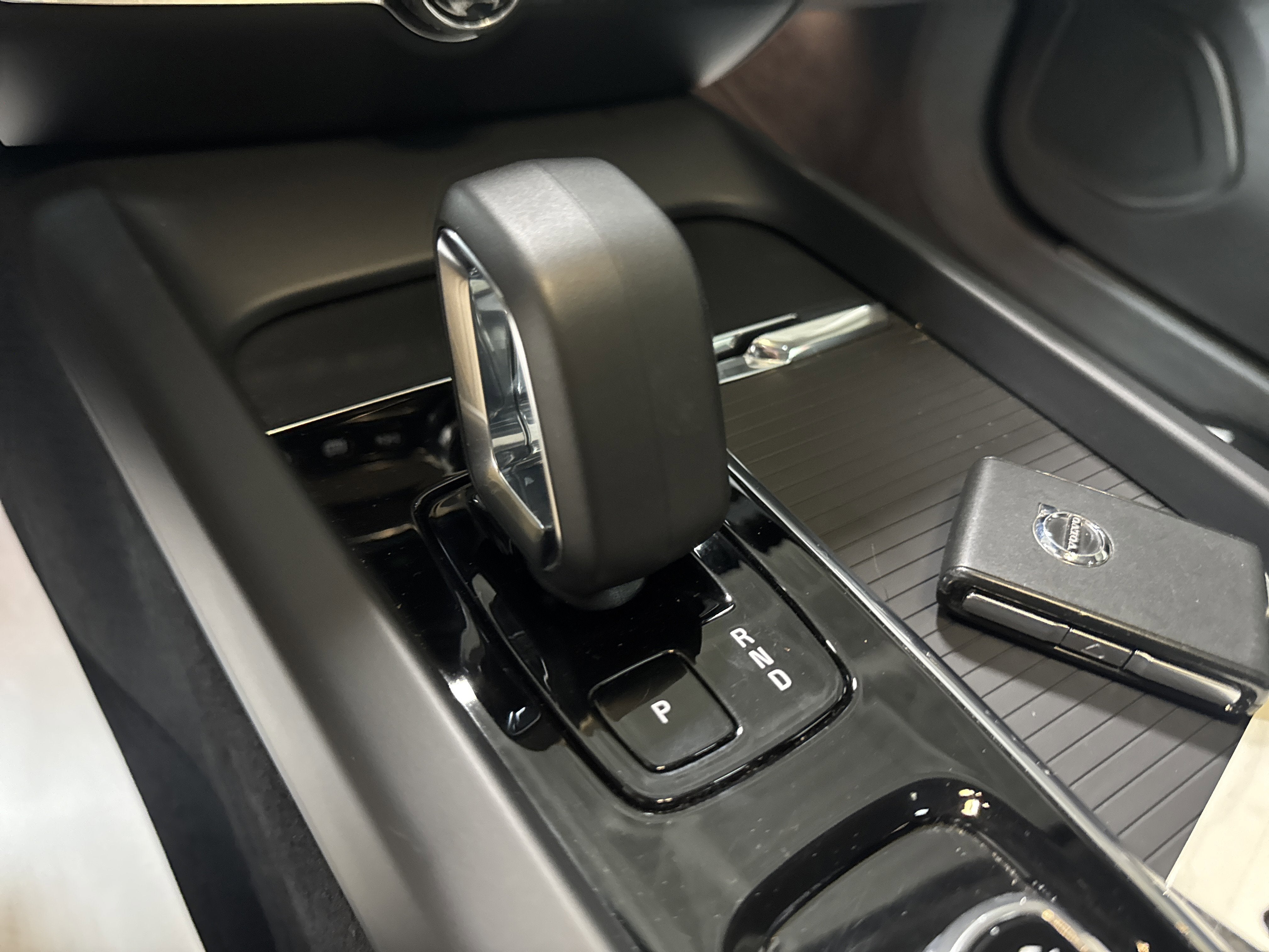 2024 Volvo S60 Core Dark Theme