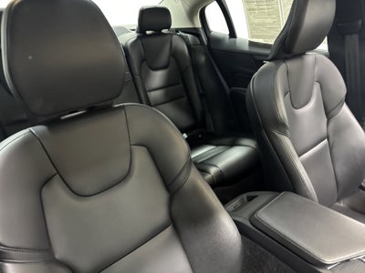 2024 Volvo S60 Core Dark Theme