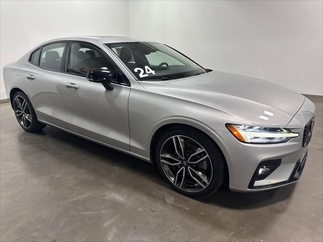 2024 Volvo S60 Core Dark Theme