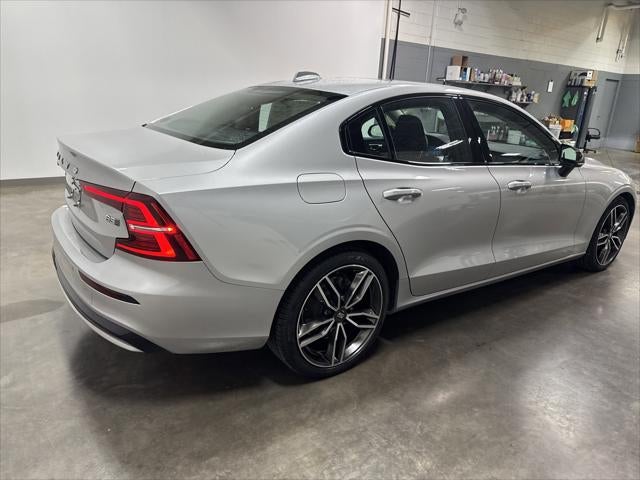 2024 Volvo S60 Core Dark Theme