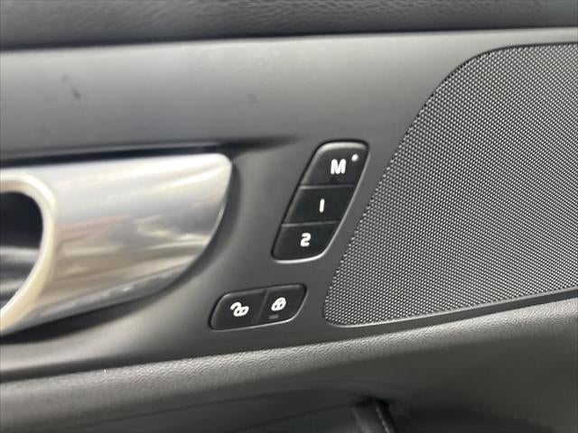 2024 Volvo S60 Core Dark Theme