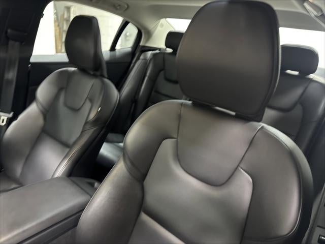 2024 Volvo S60 Core Dark Theme