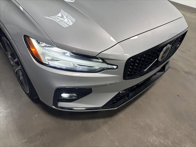 2024 Volvo S60 Core Dark Theme