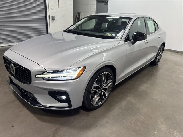 2024 Volvo S60 Core Dark Theme