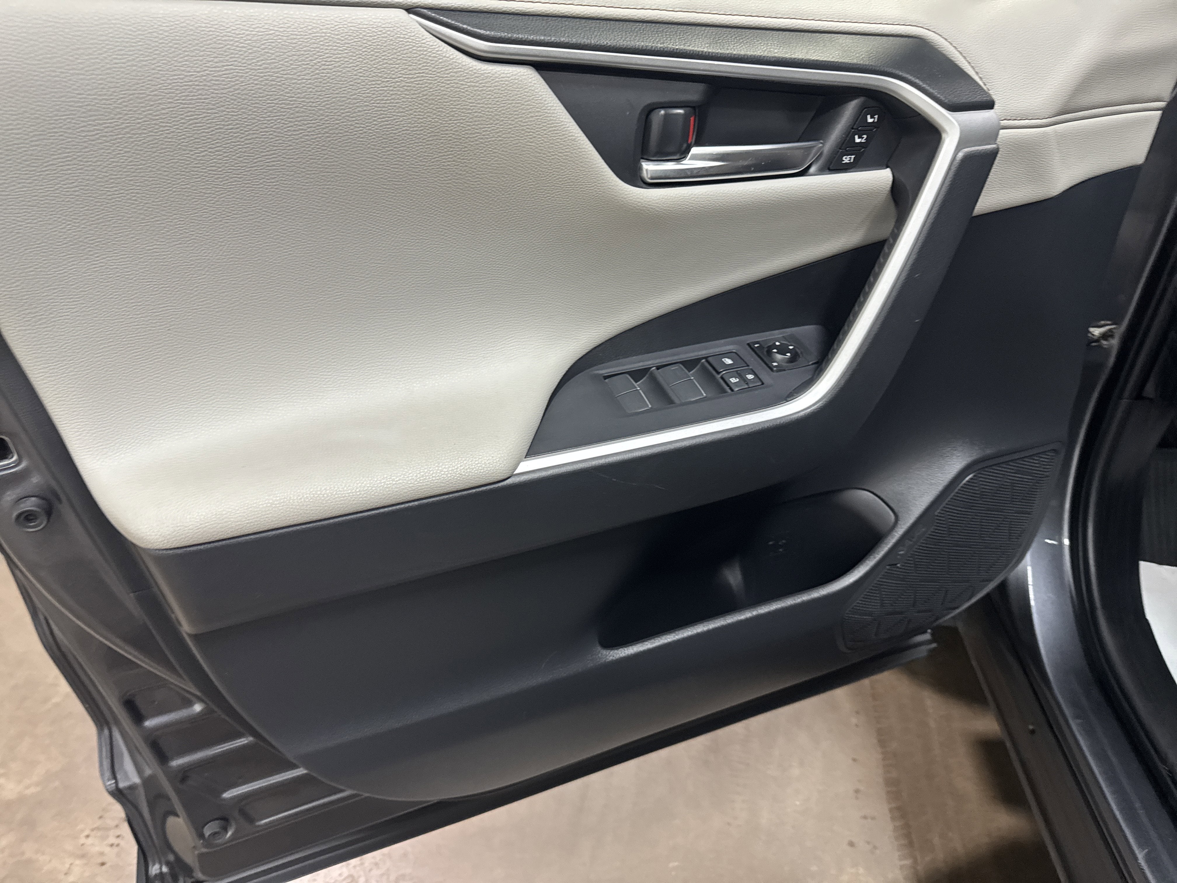 2019 Toyota RAV4 Hybrid Limited