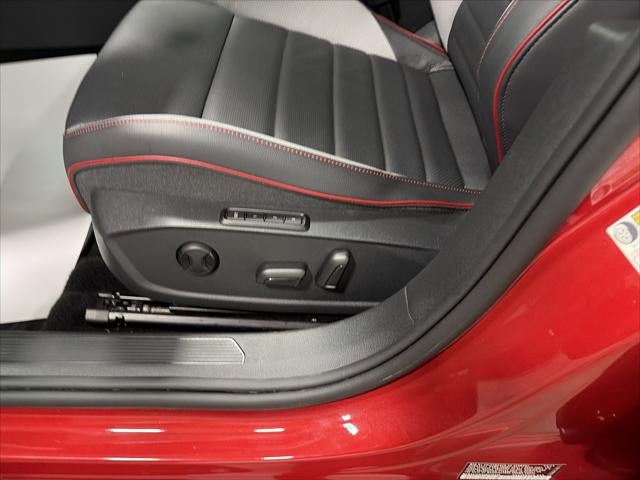 2025 Volkswagen Golf GTI SE