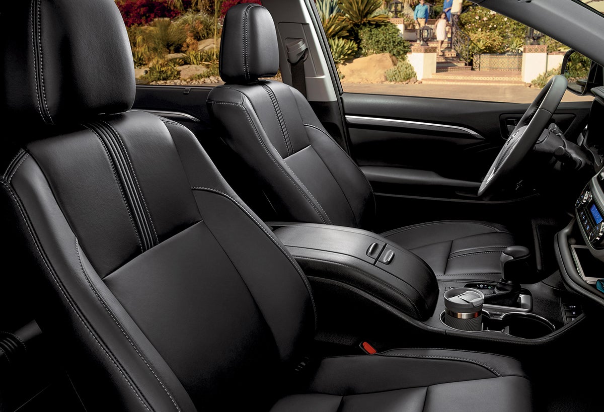 Comparison of the 2019 Toyota Highlander vs. the 2019 Honda Pilot at Fiore Toyota of Hollidaysburg | The interior of the toyota highlander Comparison of the 2019 Toyota Highlander vs. the 2019 Honda Pilot at Fiore Toyota of Hollidaysburg | The interior of the toyota highlander